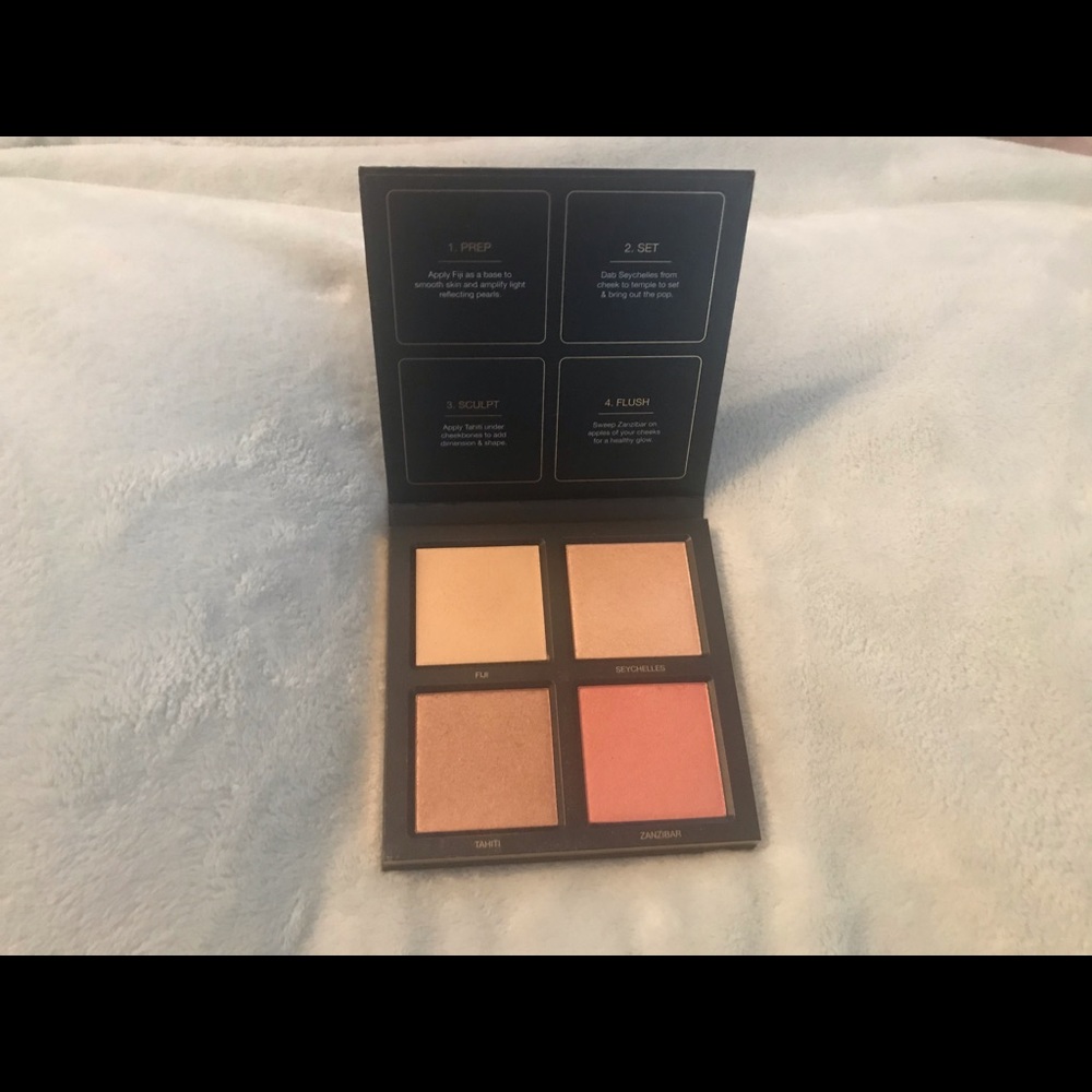 Huda Beauty 3D Highlighter Palette